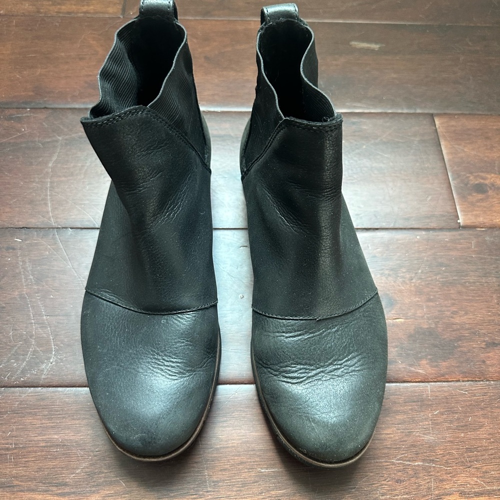 Sorel Black Ankle Booties-great for snow!